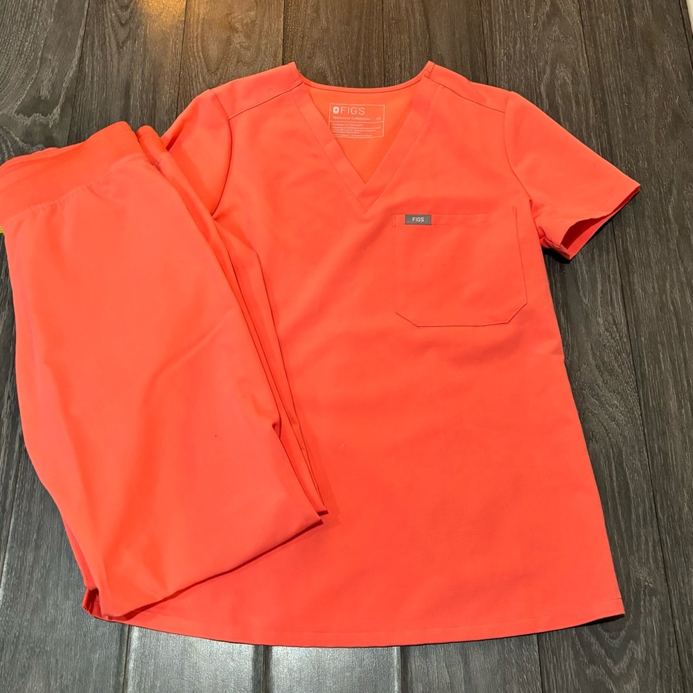 Hot Coral Figs XS Scrub Set